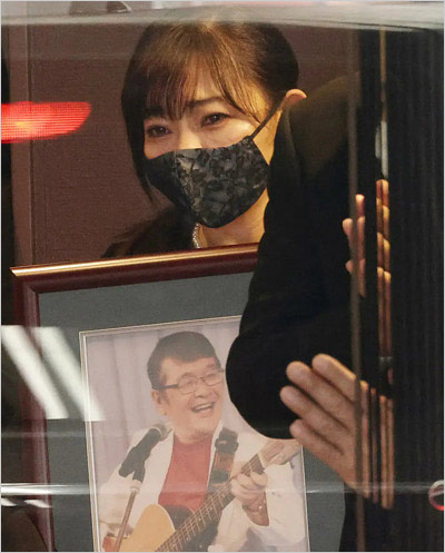 仲本工事の葬儀で内縁の妻 三代純歌らが遺体撮影でトラブル 加藤茶も事故後に激怒か 鬼妻 の悪評が噴出 今日の最新芸能ゴシップニュースサイト 芸トピ 仲本工事の葬儀で内縁の妻 三代純歌らが遺体撮影でトラブル 加藤茶も事故後に激怒か 鬼妻 の悪評が噴出 今日の最新芸能ゴシップニュースサイト 芸トピ