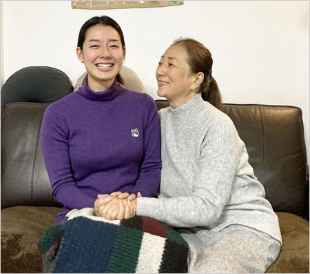 すみれと母親・松原千明