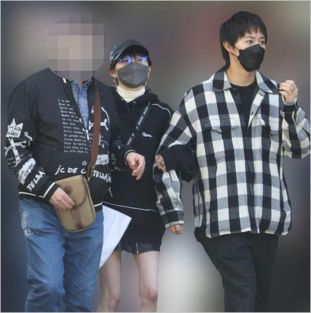 岡田奈々と彼氏・猪野広樹&父親の同性マンション内見後の画像