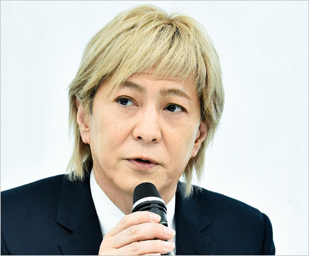 小室哲哉の引退会見画像