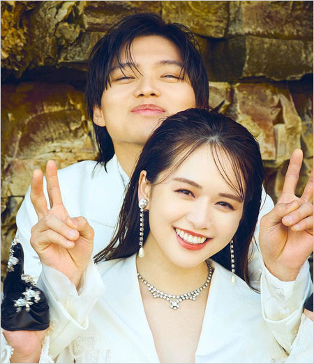 元ぼくりり・たなかと妻ゆうこす菅本裕子の結婚発表2ショット画像