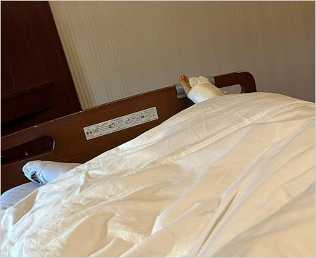 ジャガー横田の息子・大維志くん足の手術後の画像