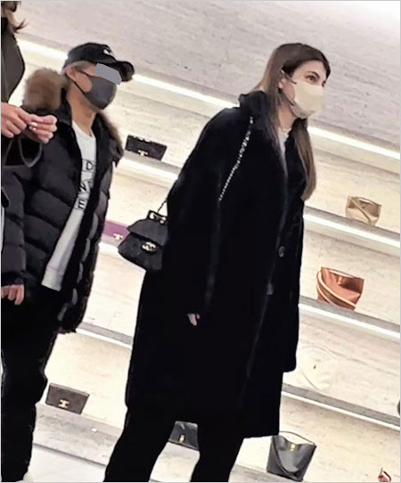 フライデーのマギー＆金髪マッチョイケメンデート熱愛疑惑画像