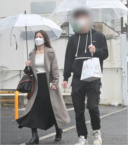 宇内梨沙アナと彼氏のエリート銀行マンのデート画像(女性セブン撮影)