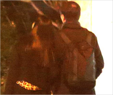 三浦瑠麗の腕組みデート画像