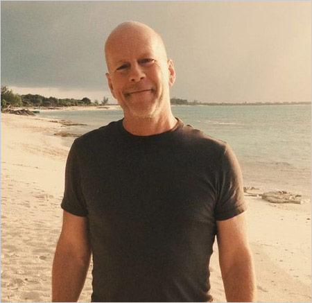 ブルース・ウィリスが認知症で引退、現在の姿