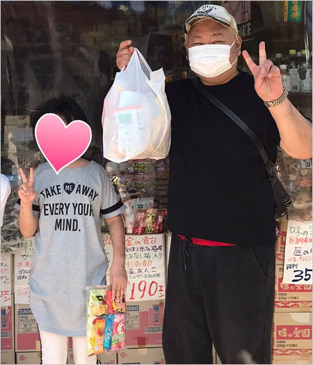 東京ダイナマイト・ハチミツ二郎と長女の画像