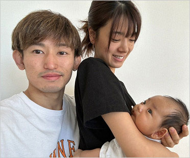 才賀紀左衛門と事実婚妻・絵莉&息子の画像