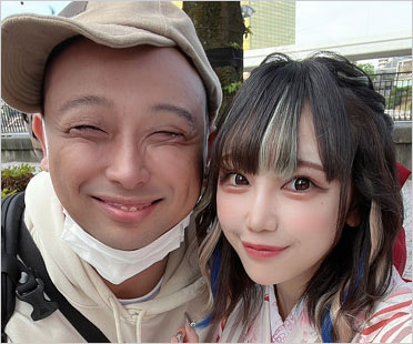 トム・ブラウンみちおとアイドルの彼女ちゃんもも