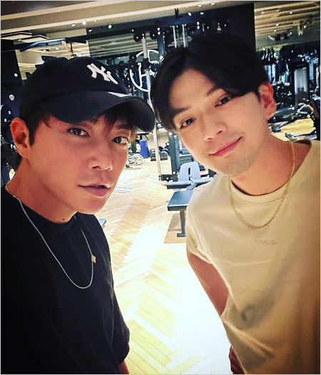 新田真剣佑と成宮寛貴の2ショット画像