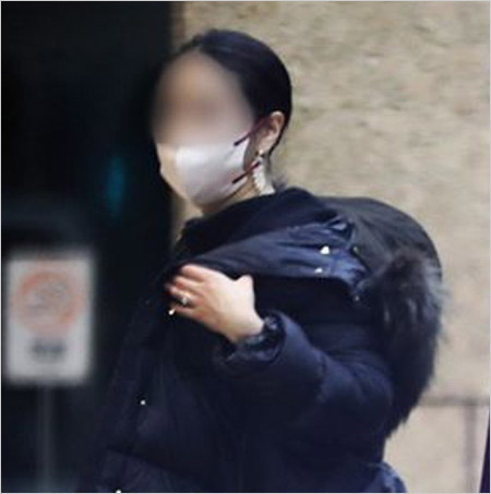 井上康生のW不倫疑惑相手A子の顔画像(週刊文春撮影)