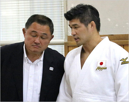 井上康生と山下泰裕会長