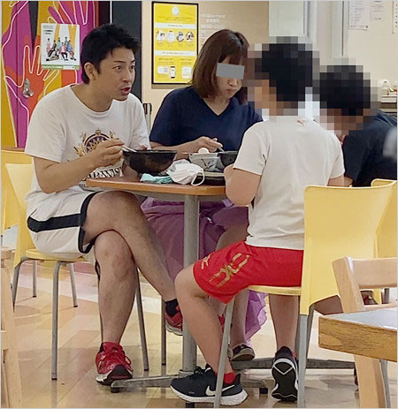 富川悠太アナの家族写真