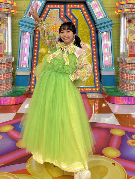 山之内すずのアッコにおまかせ!出演時の衣装画像