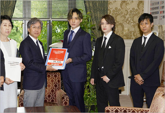 元ジャニーズJr.橋田康や岡本カウアンが与野党に署名提出画像
