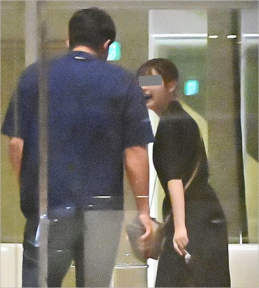 巨人・菅野智之投手と彼女(小芝風花似)