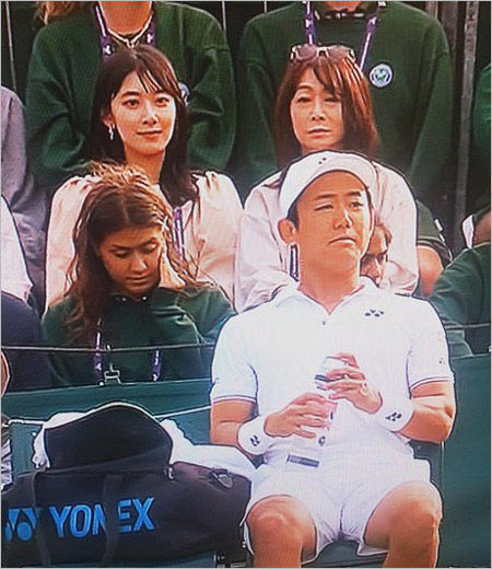 檜山沙耶と西岡良仁選手の画像（ウィンブルドン選手権中継に映り込み）