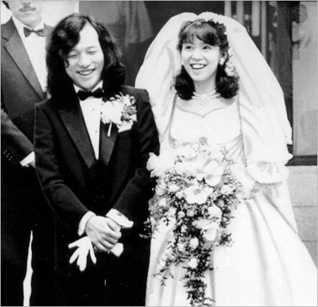 山下達郎と竹内まりや結婚式画像