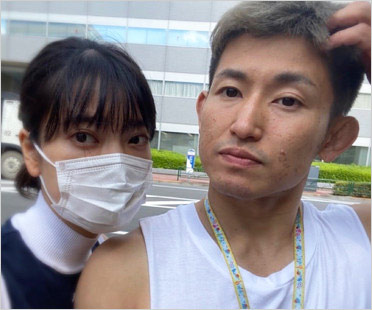 才賀紀左衛門と事実婚妻・絵莉