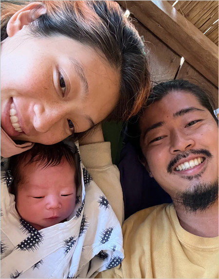コムアイと出産した赤ちゃん、パートナー太田光海の画像