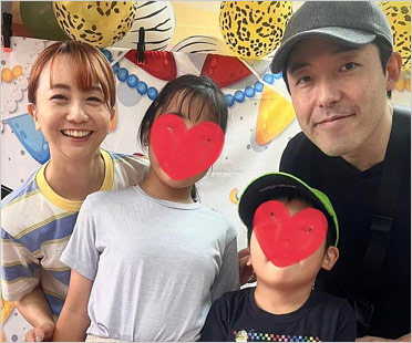 中田敦彦と妻・福田萌＆子供たちの画像