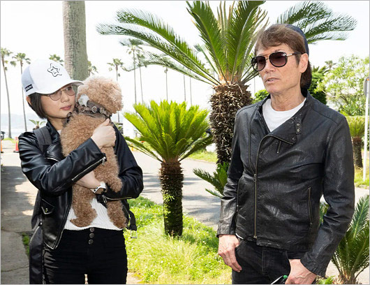 マイケル富岡と彼女・片山萌美