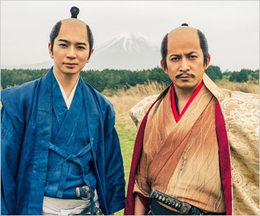 松本潤&岡田准一『どうする家康』徳川家康・織田信長役ビジュアル画像