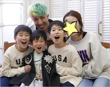 2700ツネの子供と妻の家族写真