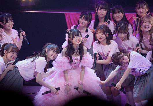 茅野しのぶ制作の中井りか卒業ドレス画像