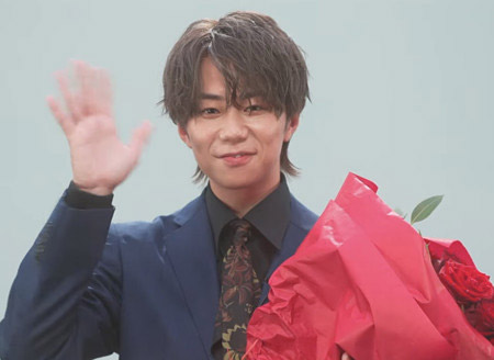 北山宏光が中居正広からプレゼントのスーツ姿でTOBE移籍発表時の画像