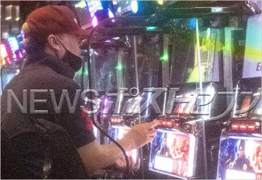 パチスロを打つIZAM