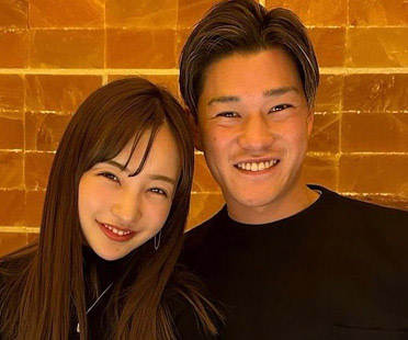 板野友美と夫のヤクルト高橋奎二投手