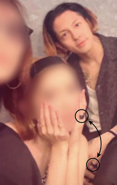 降谷建志と不倫相手のプラベート流出画像、お揃いの黒い指輪