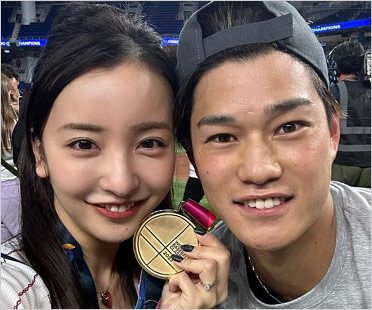 板野友美と旦那・ヤクルト高橋奎二投手