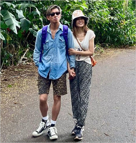 工藤静香と木村拓哉の腕組・手繋ぎ2ショット画像