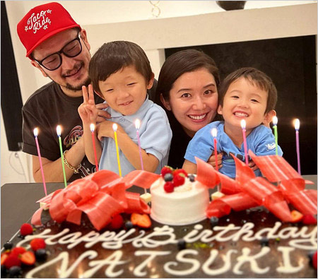 中村獅童と妻・足立沙織、息子の家族写真