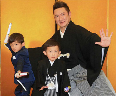 中村獅童と長男・陽喜、次男・夏幹の画像