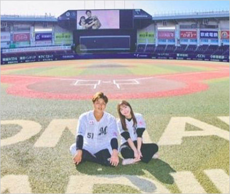 千葉ロッテ山口航輝選手と元HKT48多田愛佳の2ショット画像