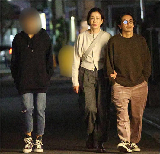 森田剛と宮沢りえの子供の親子3ショット画像