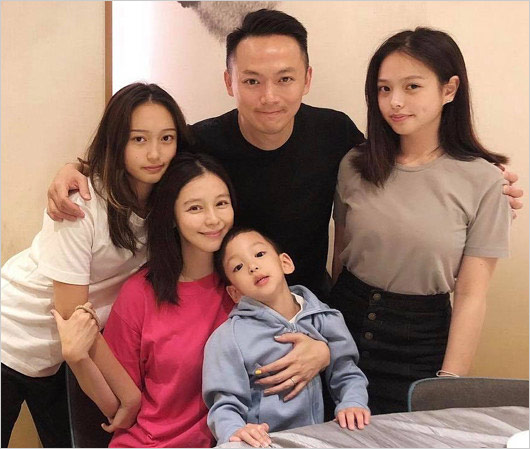 ビビアン・スーと元夫や子供たちの家族画像