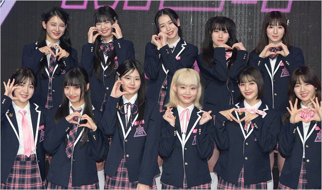 ME:I(ミーアイ)メンバー11人の集合写真