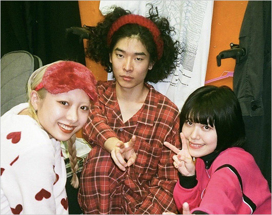 ハシリコミーズの松本アタル・関田葵・遠藤沙和(トータス松本の息子のバンドメンバー