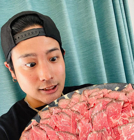 WEST.桐山照史が狩野舞子と交際匂わせ、自宅のカーテン画像