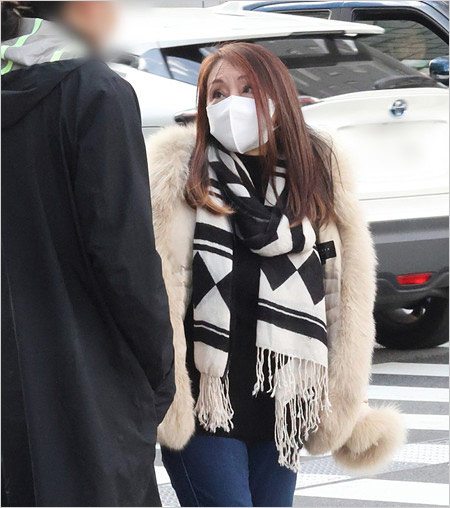 女性自身の取材を受けた安達有里（安達祐実の母親）