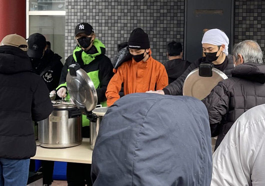 TOBEタレントの炊き出し活動画像