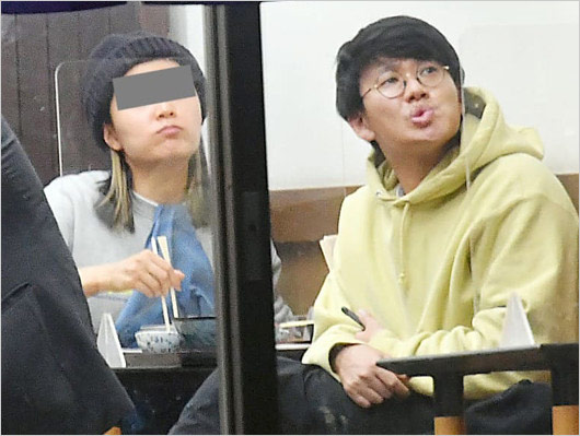 ミキ亜生と結婚相手の読者モデルの2ショット画像
