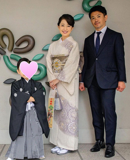 松丸友紀アナと旦那・新田康仁選手&息子の画像