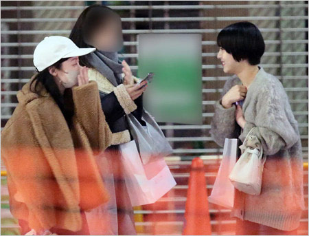 浜辺美波&橋本環奈がイケメンと合コン疑惑画像