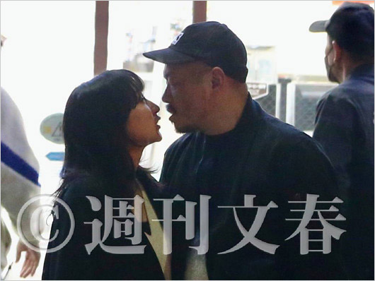 浅田舞と新彼氏の有名経営者・源馬大輔の路チュー寸前画像（週刊文春撮影）