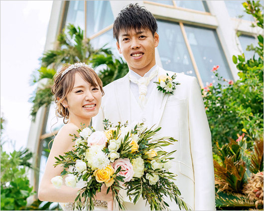紺野あさ美と旦那・日ハム杉浦稔大投手の結婚式画像（沖縄 ザ・ギノザリゾート 美らの教会）